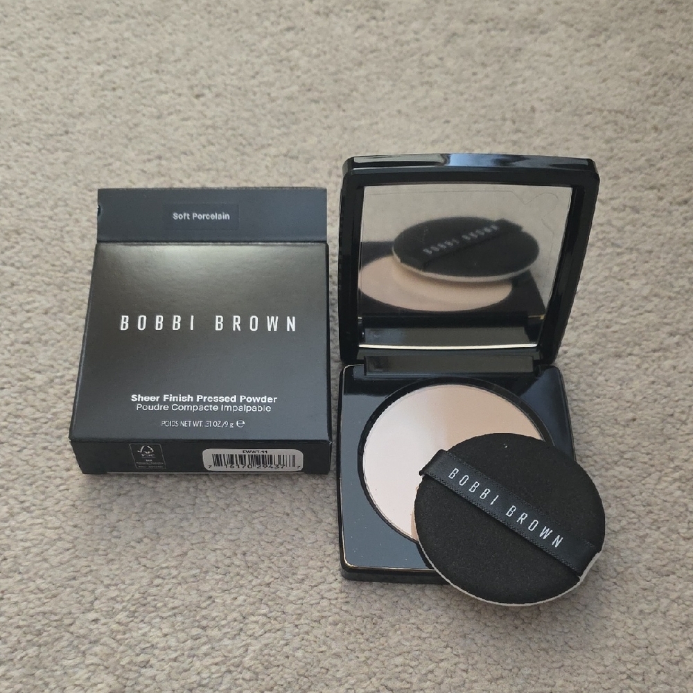 New Bobbi Brown Sheer Finish Pressed Powder - Soft Porcelain